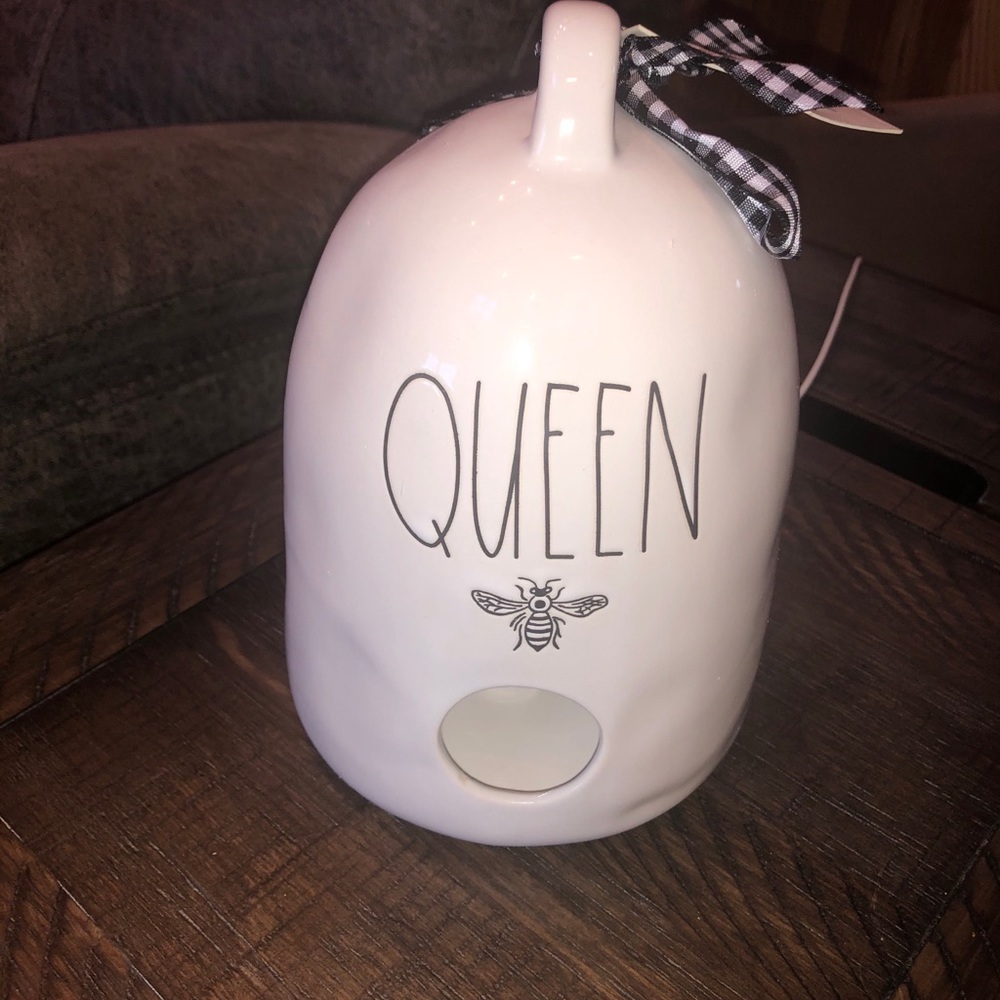 Rae Dunn queen bee hive birdhouse